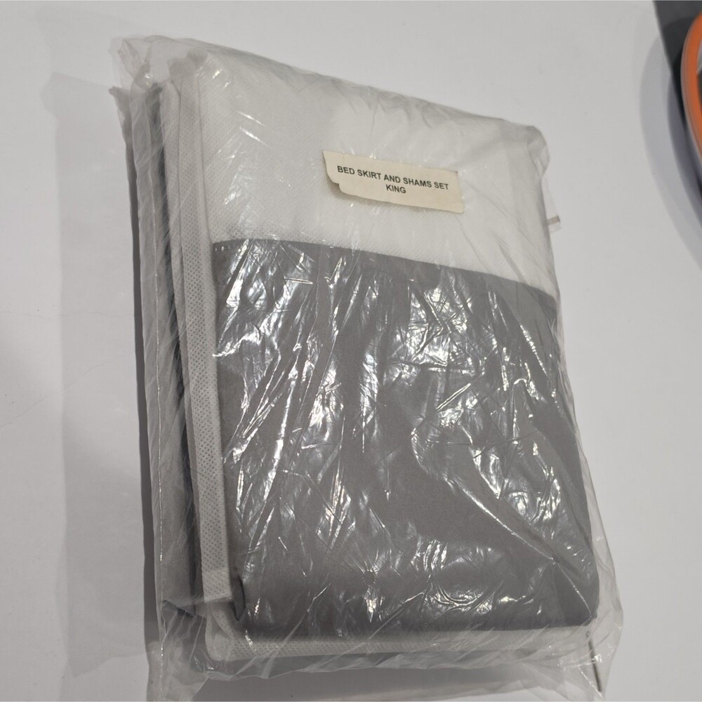Gray/White Solid Bed Skirt and Shams Set, Adults Bedroom King Size Bedding - Picture 3 of 5